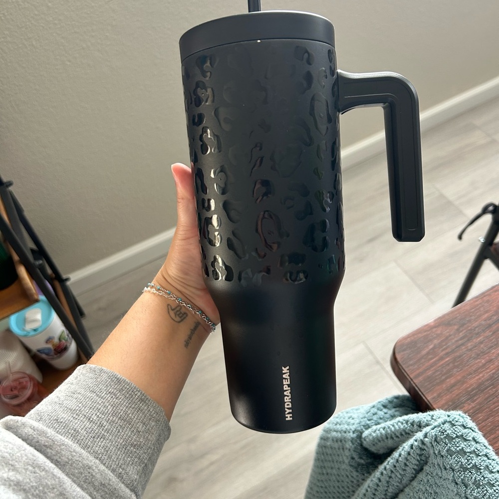 Hydrapeak Black Tumbler with Handle